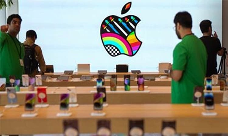 Bus Fire: Massive fire accident in Hyderabad-Bengaluru private bus on Kurnool highway in Andhra Pradesh: At least 20 people dead-Video